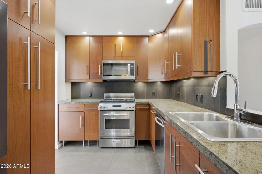 Real Estate Picture 13