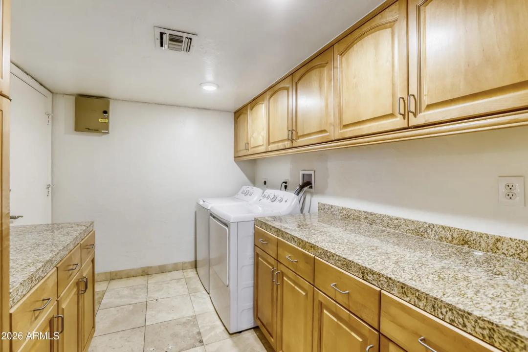 Real Estate Picture 30