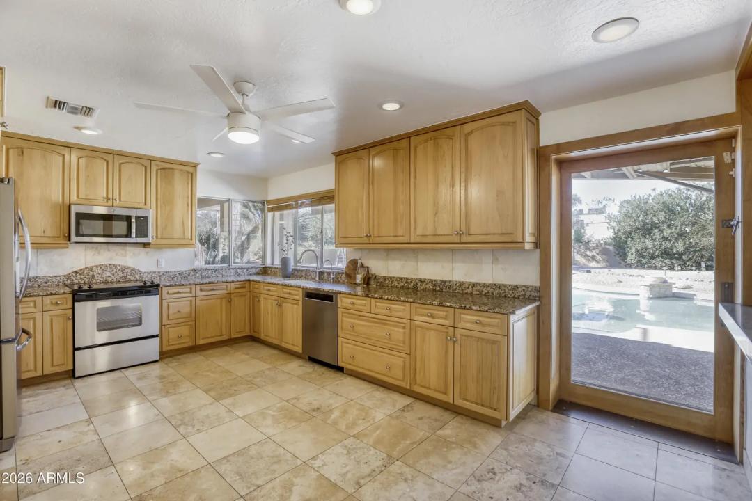 Real Estate Picture 32