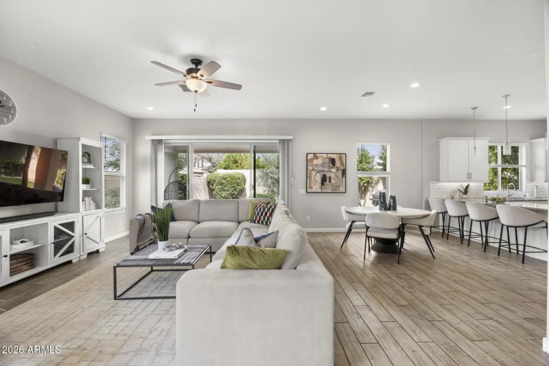 Real Estate Picture 4