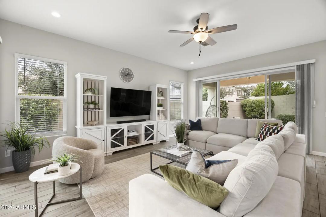 Real Estate Picture 5