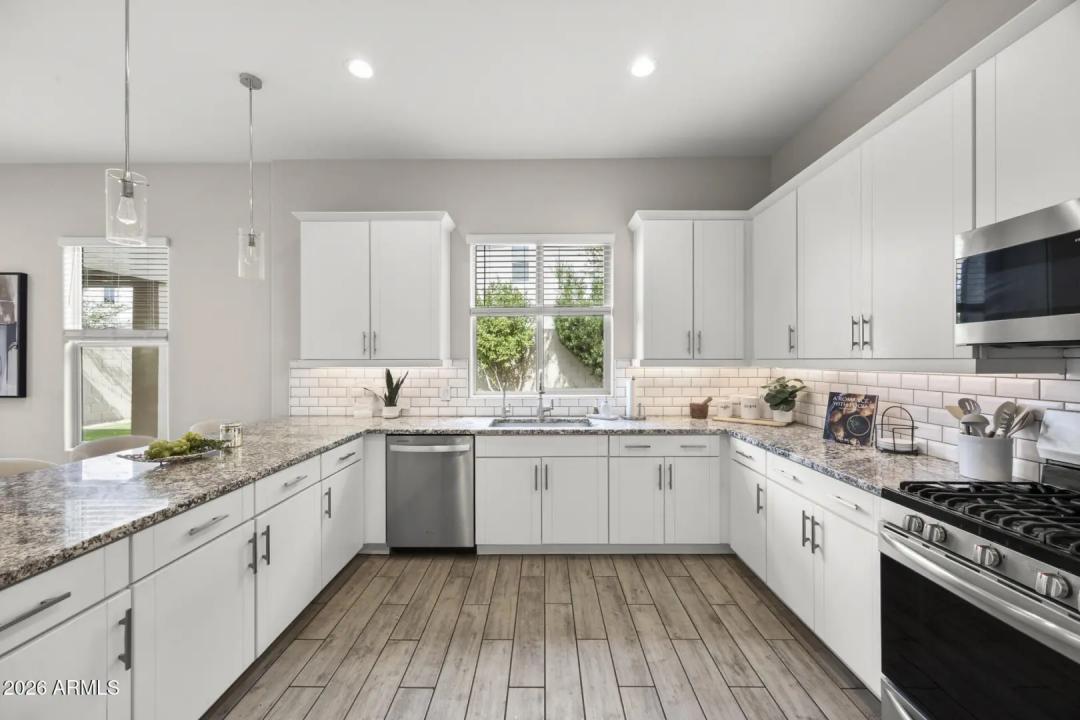 Real Estate Picture 12