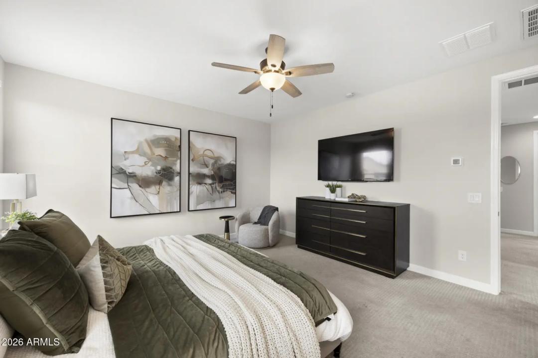 Real Estate Picture 24