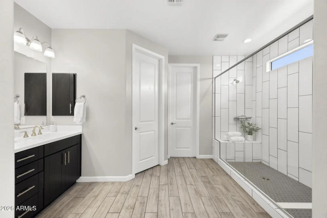 Real Estate Picture 25