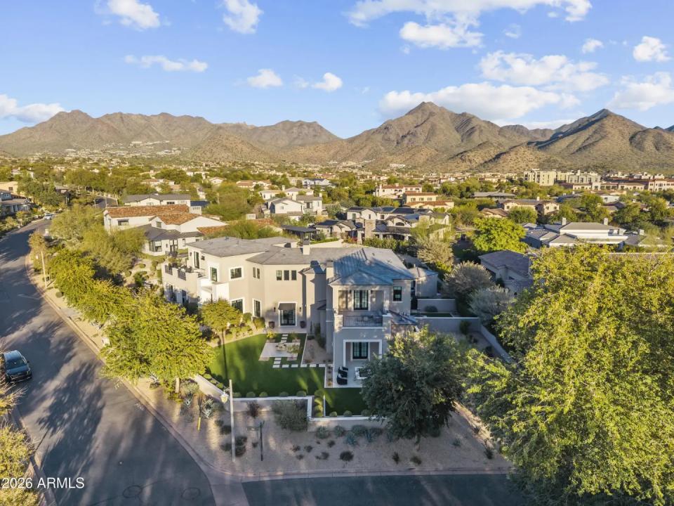 Real Estate Picture 3