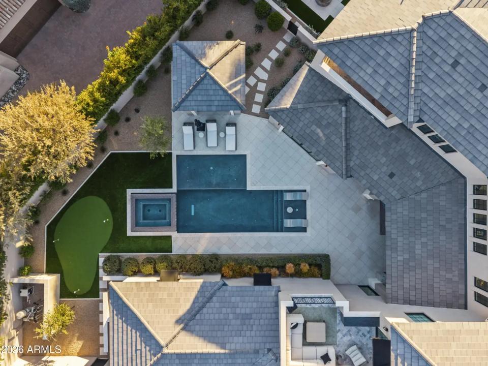 Real Estate Picture 4