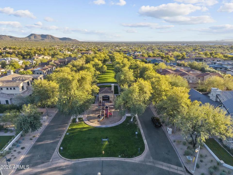 Real Estate Picture 8