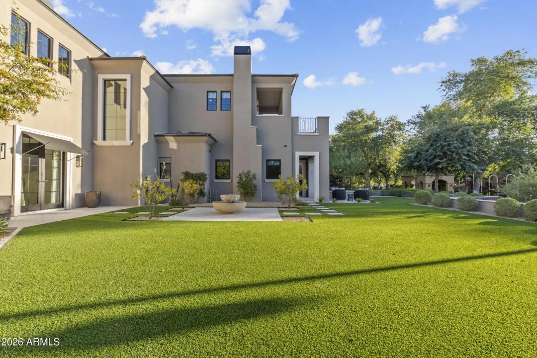 Real Estate Picture 11