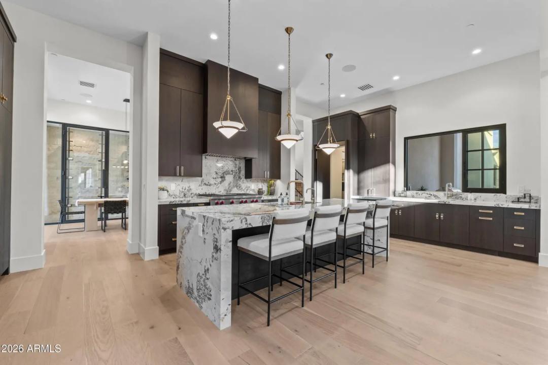 Real Estate Picture 15