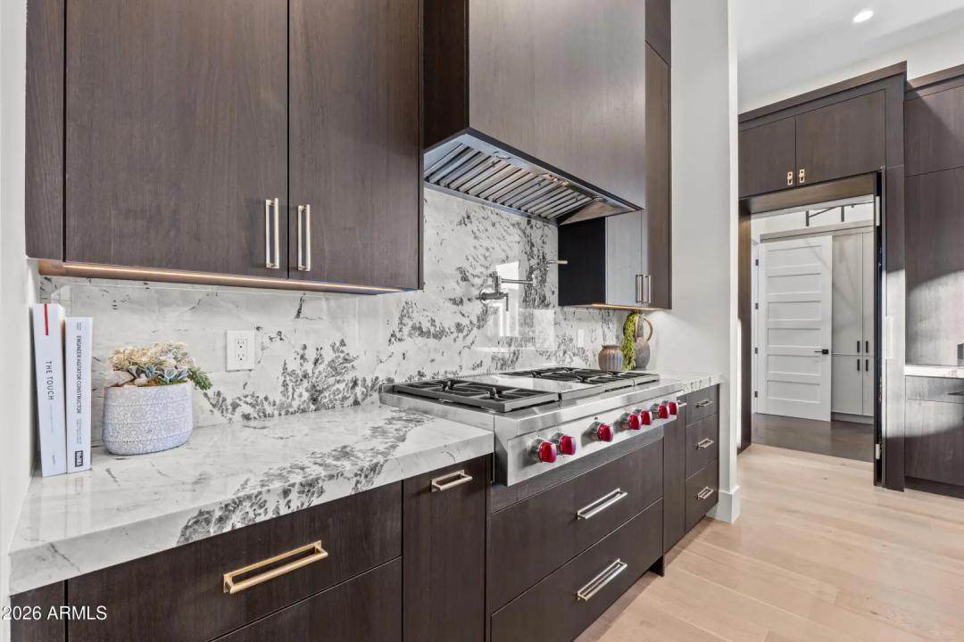 Real Estate Picture 16