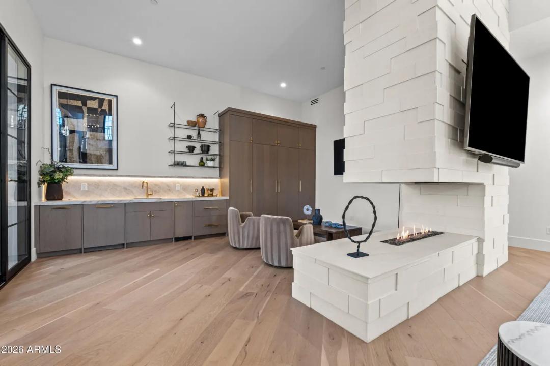 Real Estate Picture 23