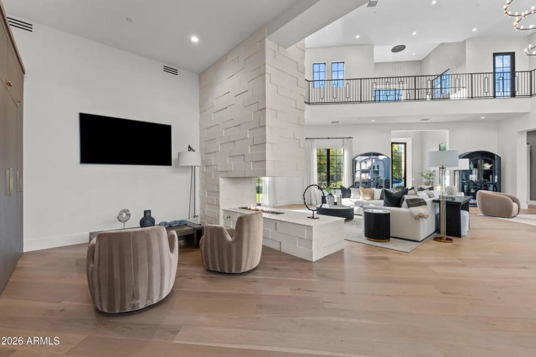 Real Estate Picture 24