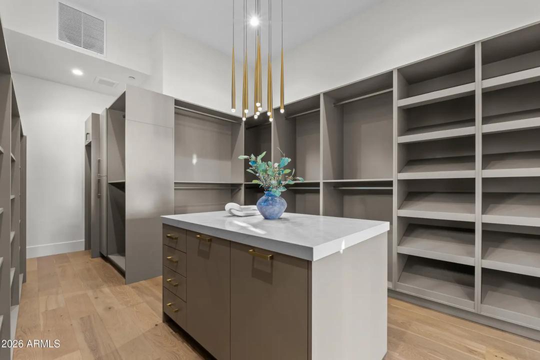 Real Estate Picture 32