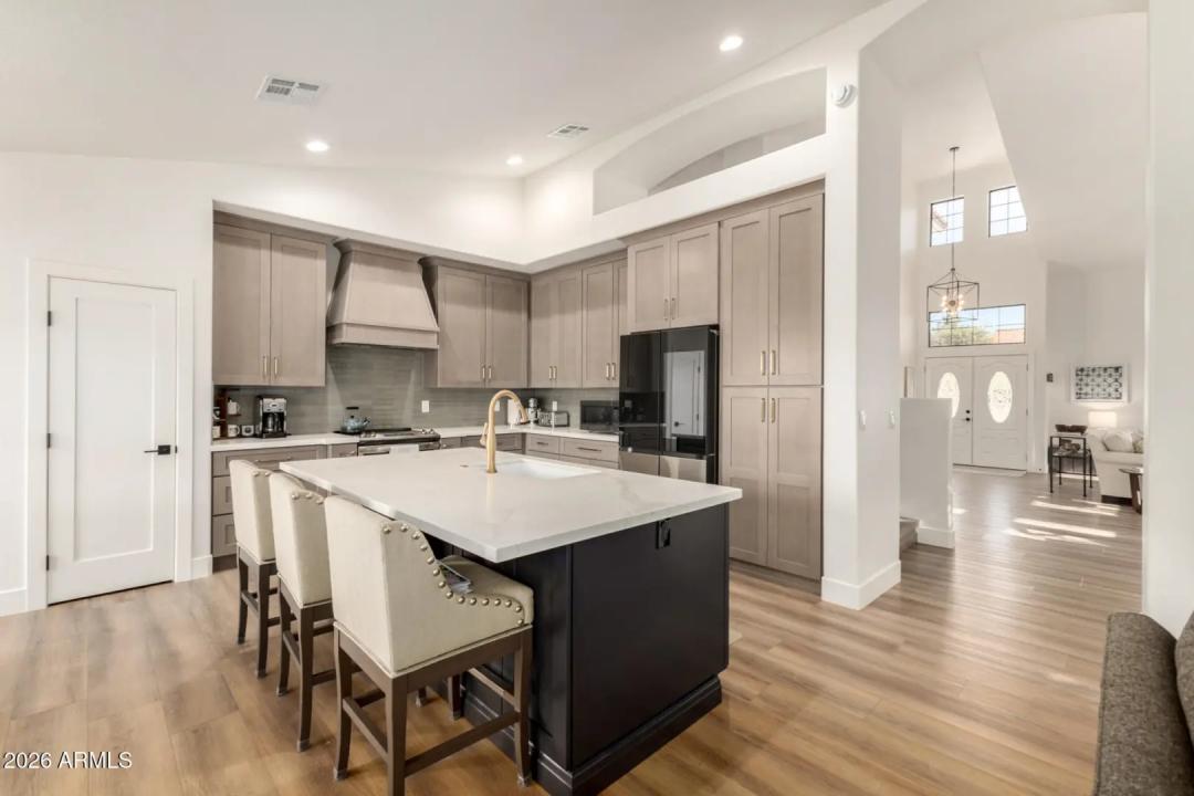 Real Estate Picture 3