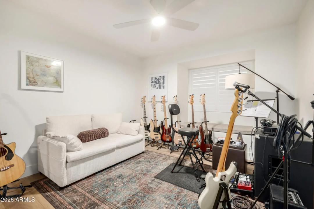 Real Estate Picture 23