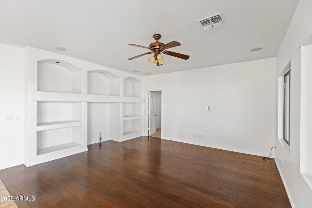 Real Estate Picture 17