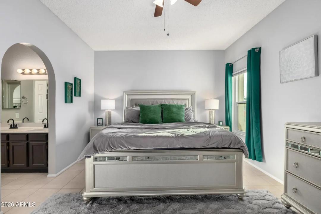 Real Estate Picture 4