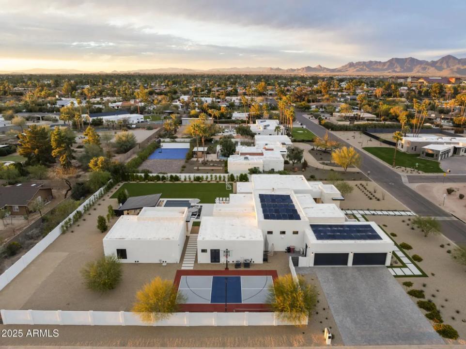 Real Estate Picture 3