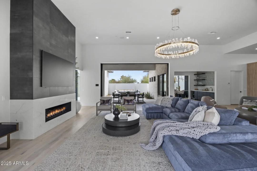 Real Estate Picture 10