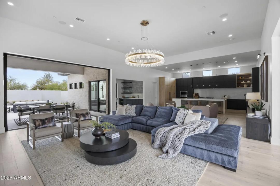 Real Estate Picture 11