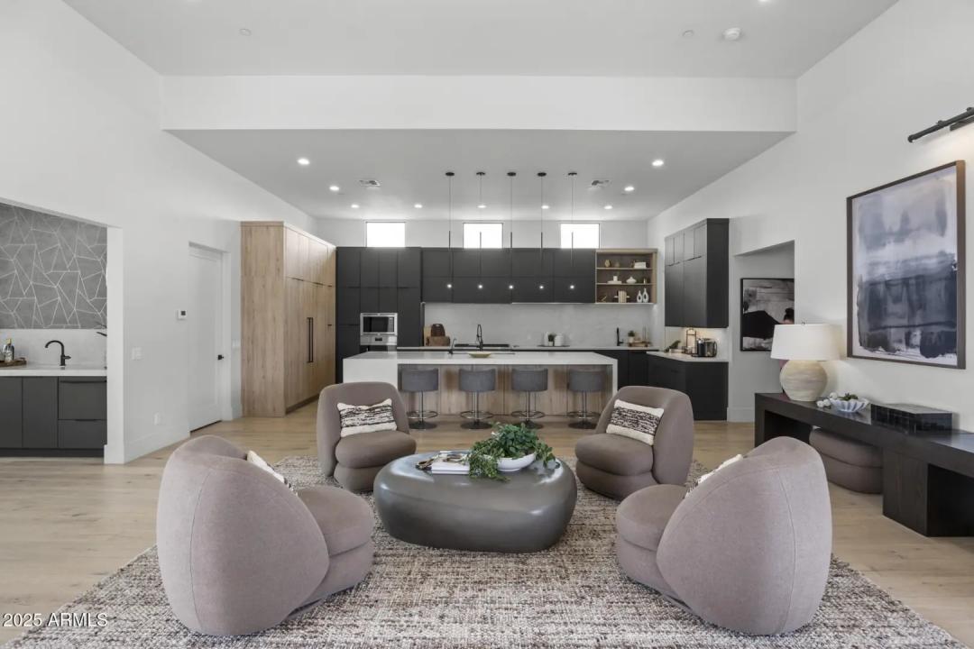 Real Estate Picture 12