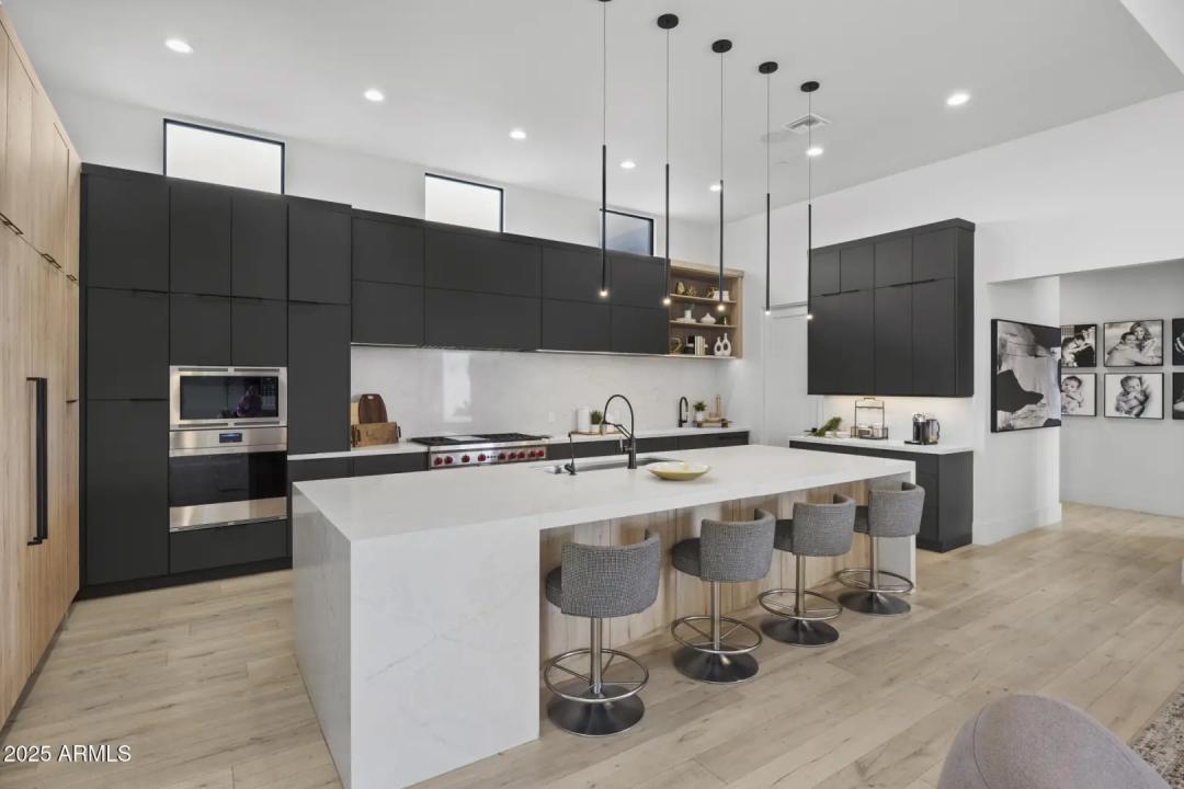 Real Estate Picture 15