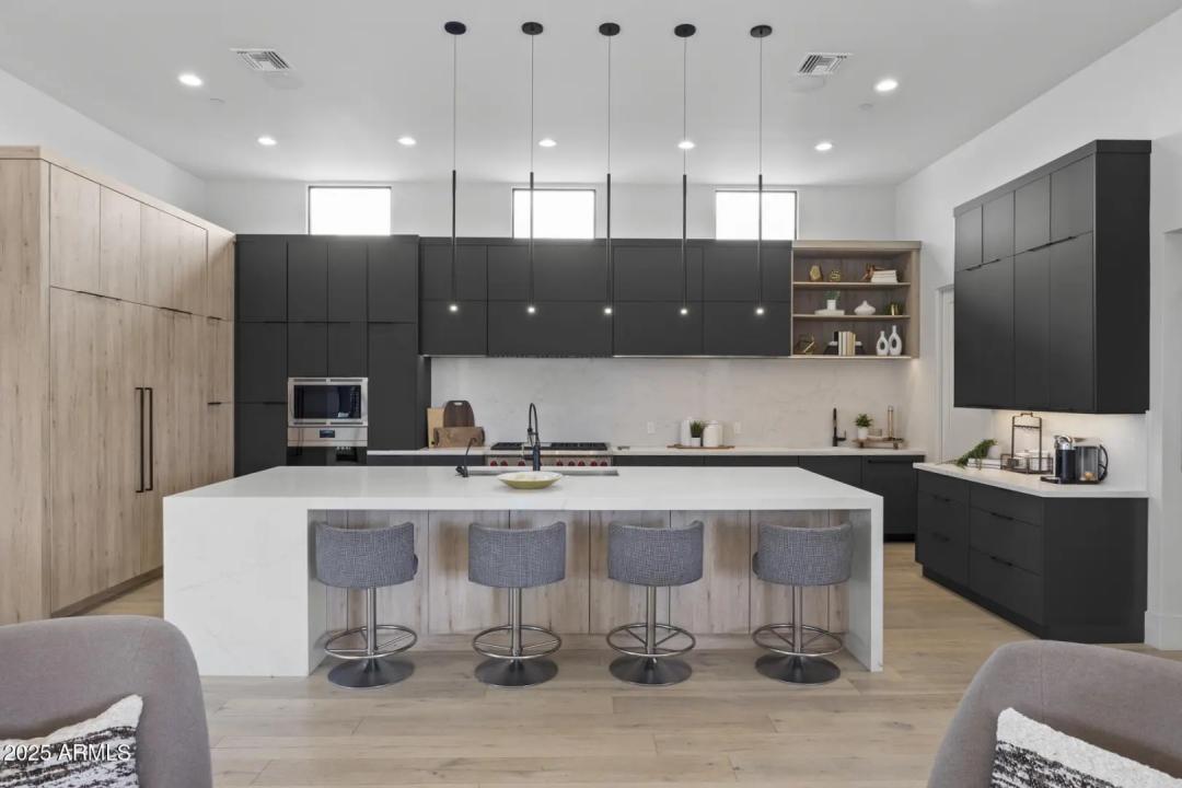 Real Estate Picture 16