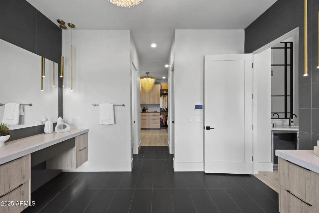 Real Estate Picture 37