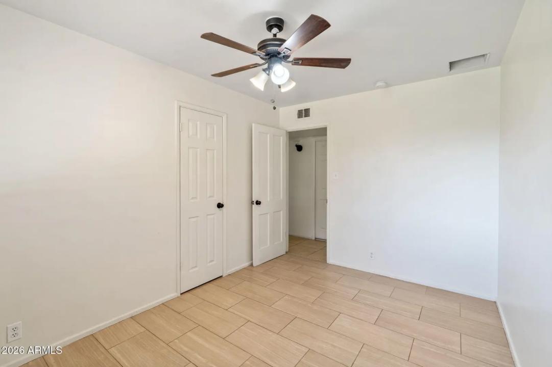 Real Estate Picture 11