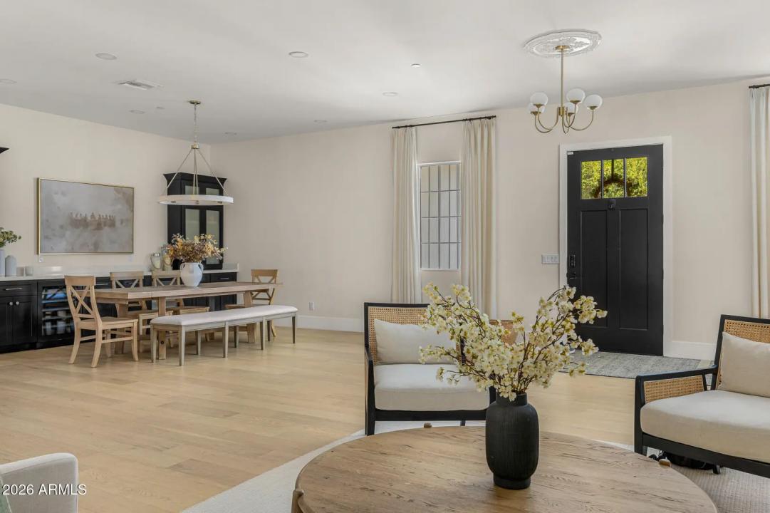 Real Estate Picture 7