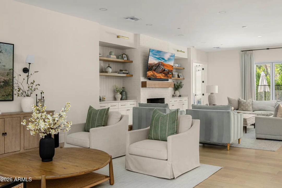 Real Estate Picture 9