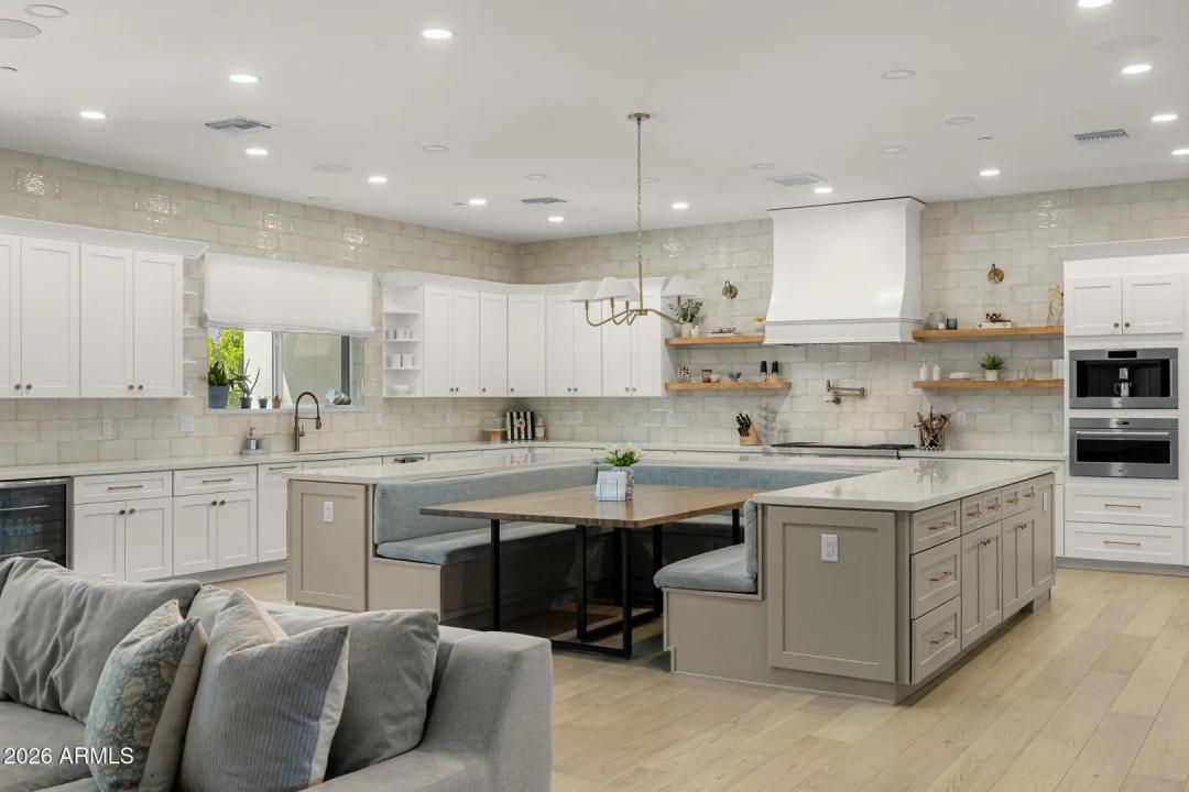 Real Estate Picture 10