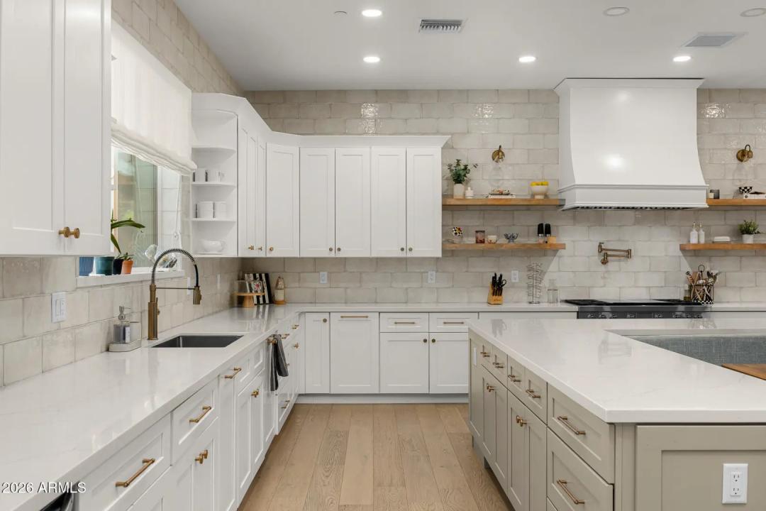 Real Estate Picture 3