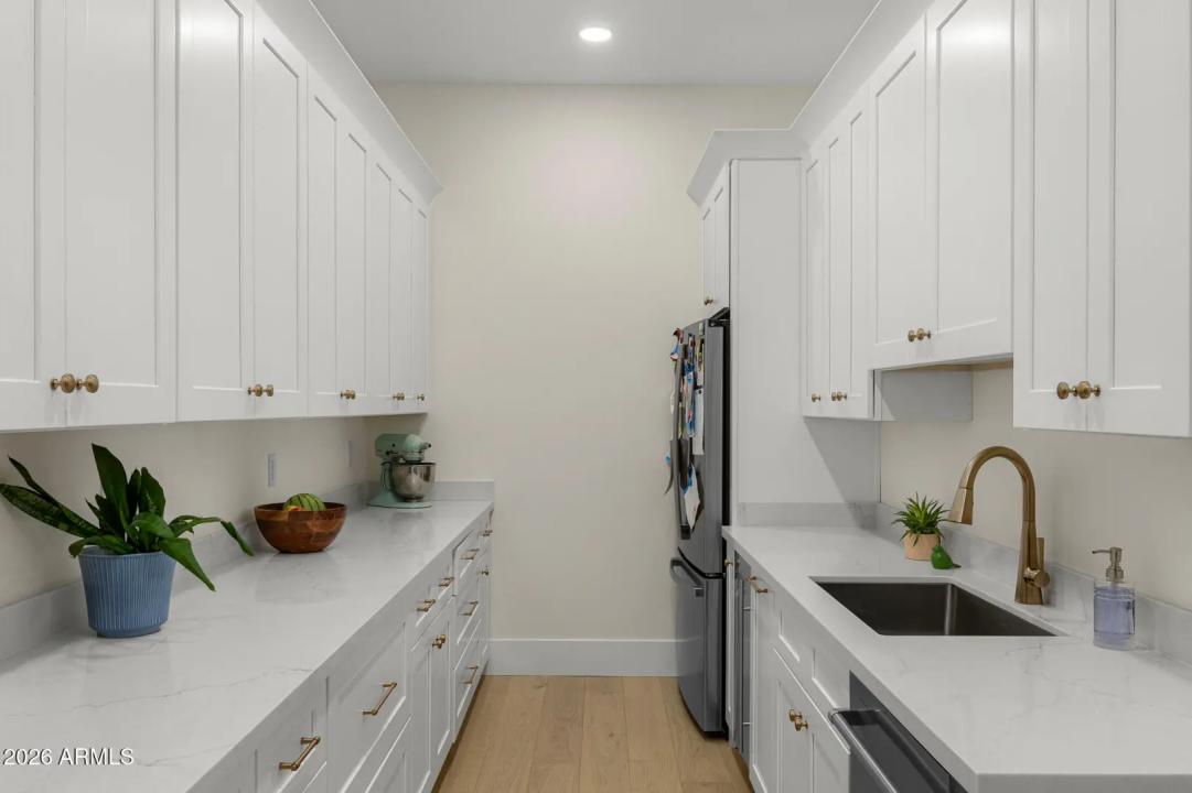 Real Estate Picture 11