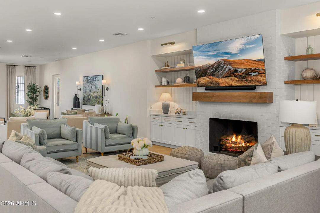 Real Estate Picture 14