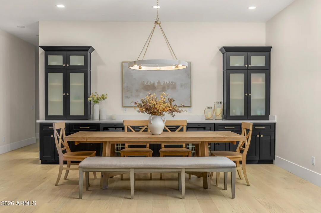 Real Estate Picture 4