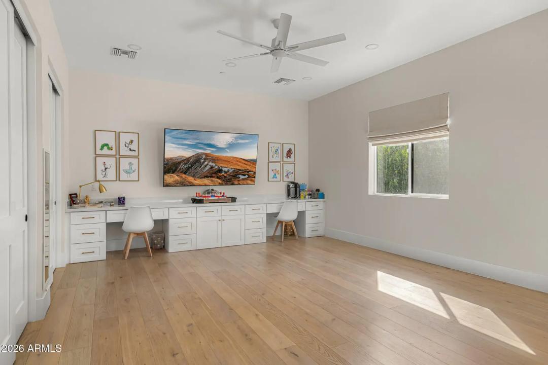 Real Estate Picture 16