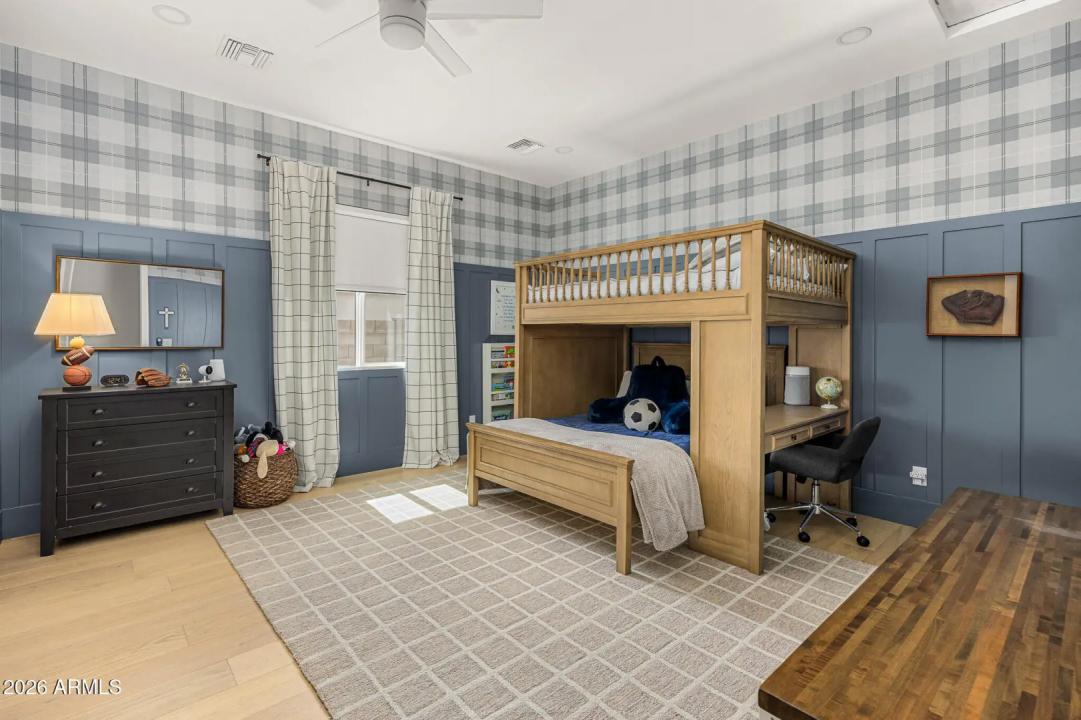 Real Estate Picture 24