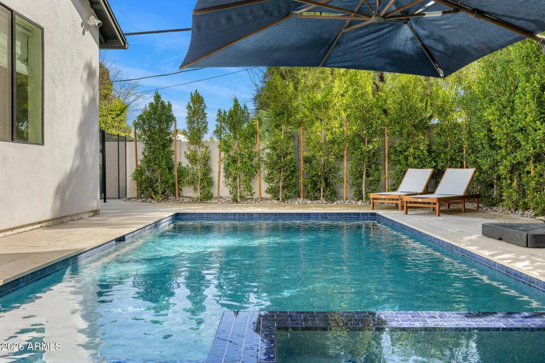 Real Estate Picture 5