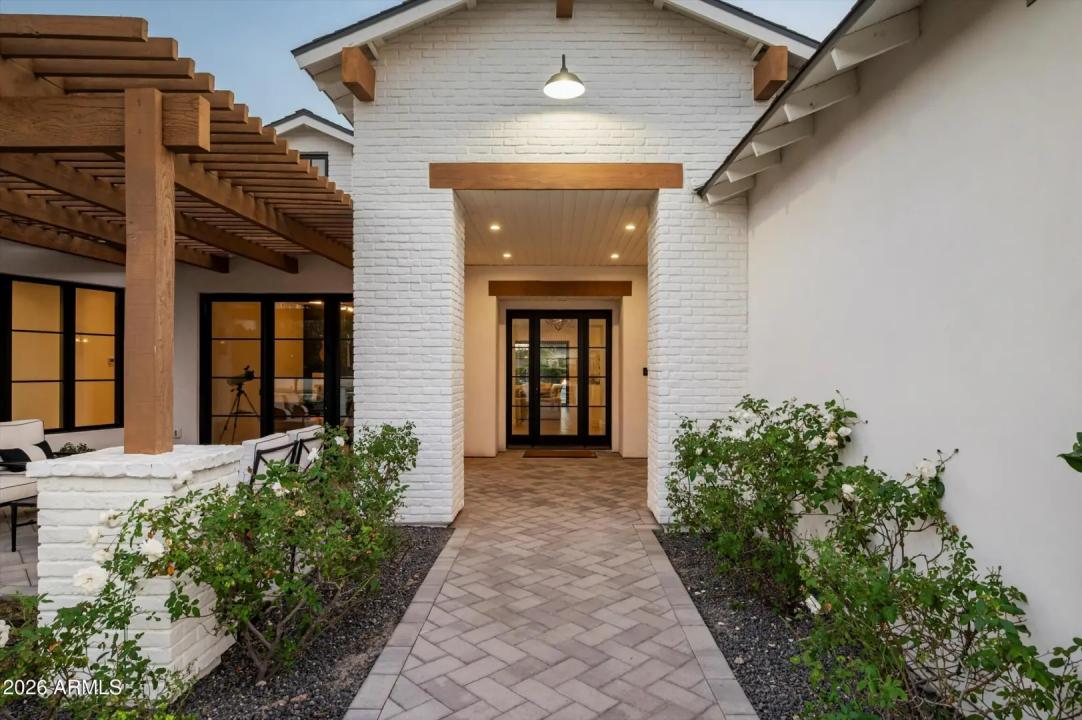 Real Estate Picture 3