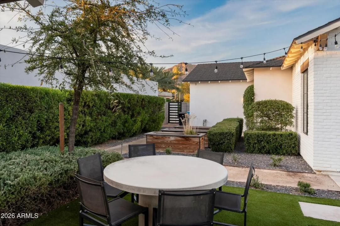 Real Estate Picture 50