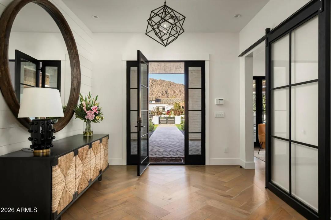 Real Estate Picture 7