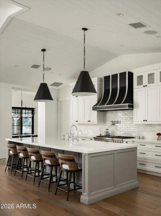 Real Estate Picture 14