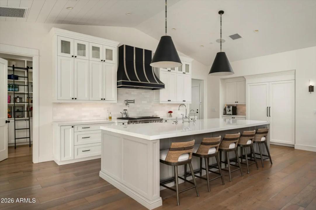 Real Estate Picture 13