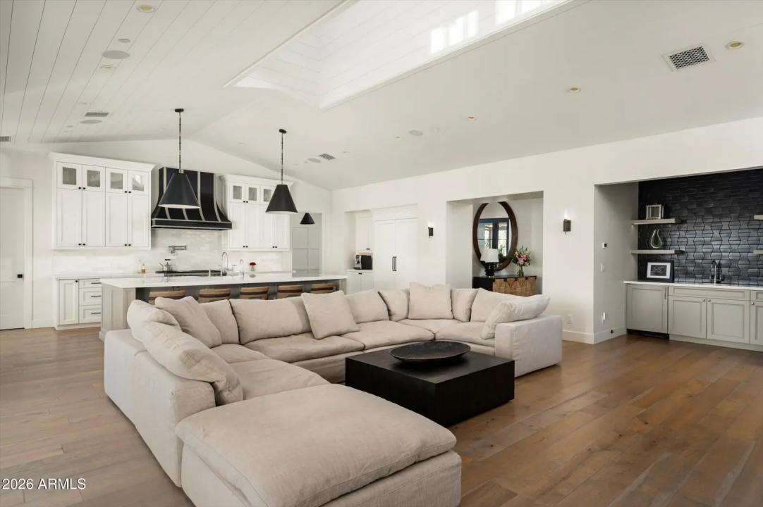 Real Estate Picture 10