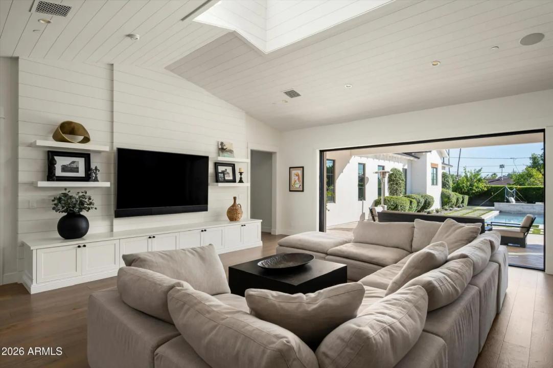 Real Estate Picture 9