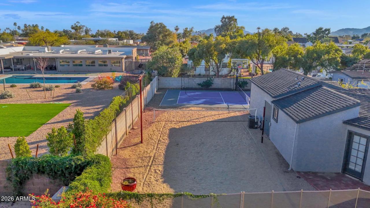 Real Estate Picture 11