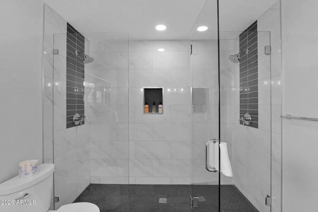 Real Estate Picture 12