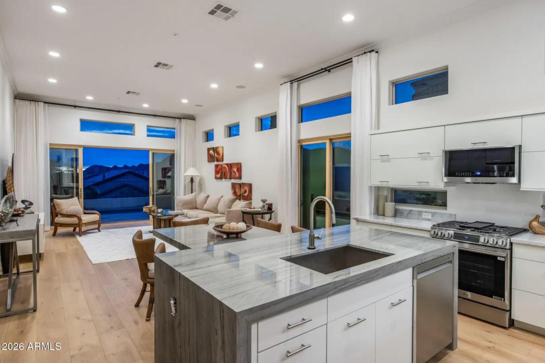 Real Estate Picture 12