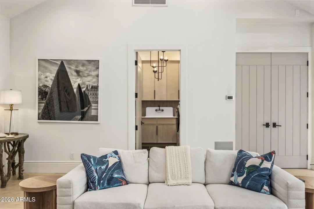 Real Estate Picture 24